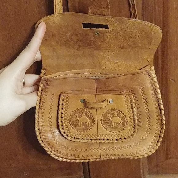 Leather Tooled Camel Crossbody/Shoulder Bag - Picture 6 of 8
